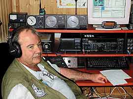 Чарльз Голсен, президент клуба радиолюбителей из Атланты, на UA3AB